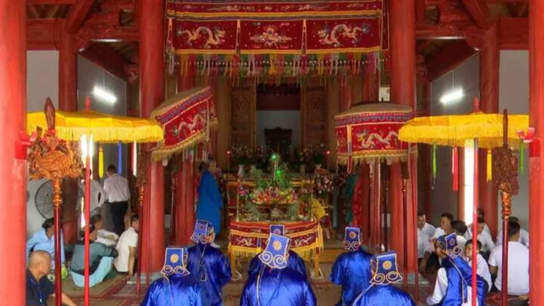 nghi-thuc-le-thanh-hoang-lang-o-dinh-tai-viet-nam
